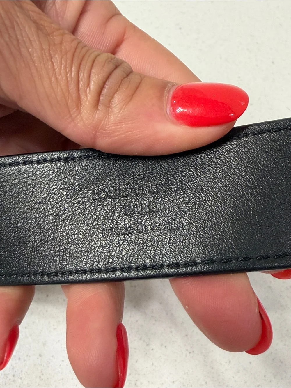 Louis Vuitton Leather Belt with Two-Tone Metal Buckle. Size 80